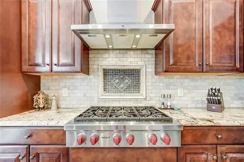 Kitchen - 69 Shadow Leaf Dr, Springboro, OH 45066 photo 4 of 8
