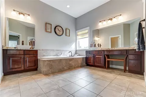 Bath - 69 Shadow Leaf Dr, Springboro, OH 45066 photo 1 of 25