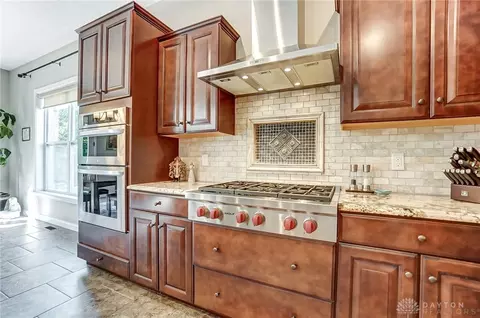 Kitchen - 69 Shadow Leaf Dr, Springboro, OH 45066 photo 3 of 8