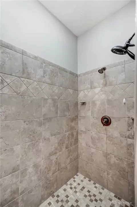 Bath - 69 Shadow Leaf Dr, Springboro, OH 45066 photo 8 of 25