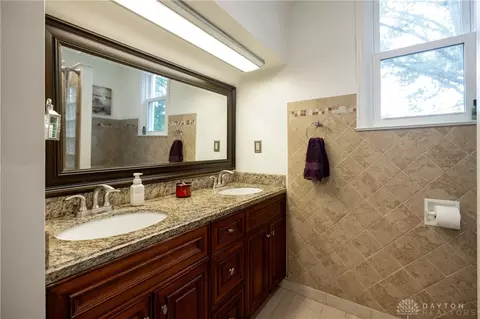 Bath - 504 Northwood Dr, Springfield, OH 45504 photo 2 of 2