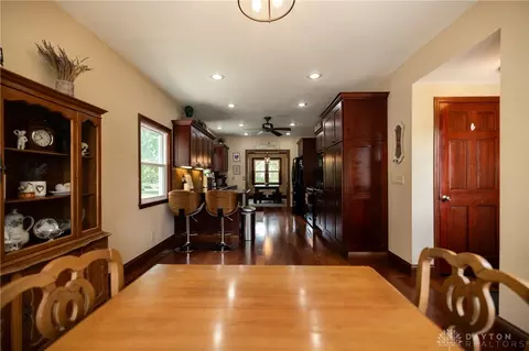 Entry Way - 504 Northwood Dr, Springfield, OH 45504 photo 1 of 2