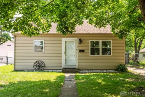 526 W Main St, West Carrollton, OH 45449