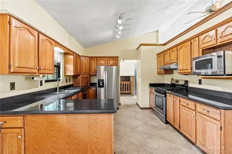3694 Aftonshire Dr, Beavercreek, OH 45430 photo 11