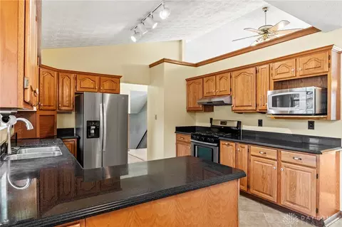 3694 Aftonshire Dr, Beavercreek, OH 45430 photo 12