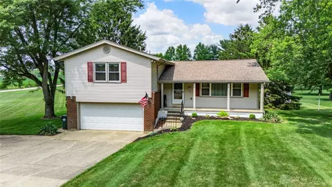 13971 Air Hill Rd, Brookville, OH 45309