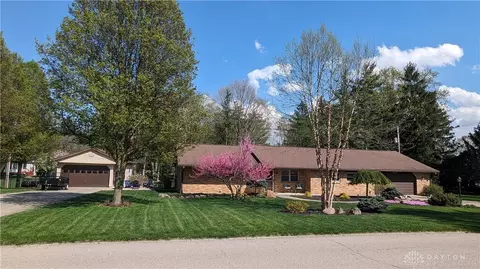 2056 Regent Park Dr, Bellbrook, OH 45305