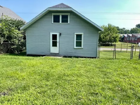 Exterior - 1565 E Pleasant St, Springfield, OH 45505 photo 2 of 2