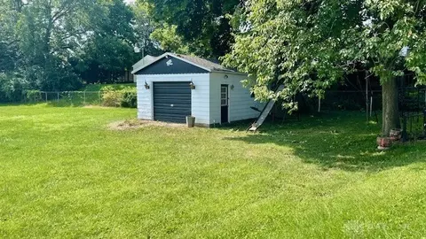 Exterior - 1581 E Pleasant St, Springfield, OH 45505 photo 3 of 6