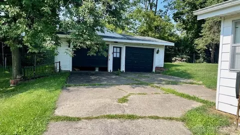 Exterior - 1581 E Pleasant St, Springfield, OH 45505 photo 2 of 6