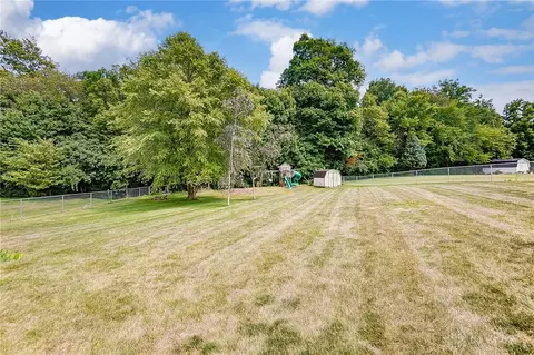 Exterior - 3236 Windy Ridge Dr, Springfield, OH 45502 photo 9 of 11