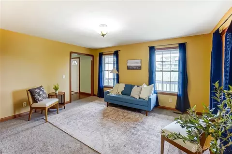 Living - 3236 Windy Ridge Dr, Springfield, OH 45502 photo 2 of 3