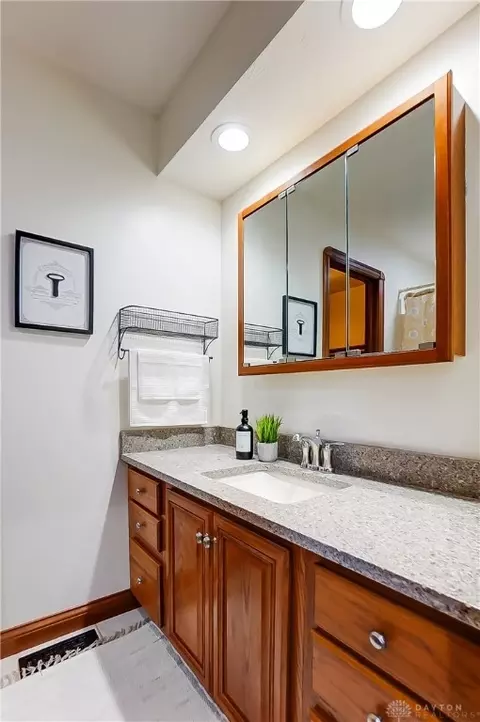 Bath - 3236 Windy Ridge Dr, Springfield, OH 45502 photo 3 of 6