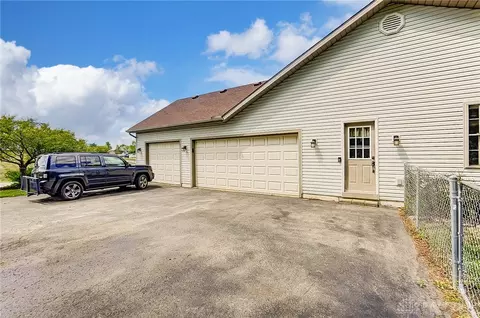 Exterior - 3236 Windy Ridge Dr, Springfield, OH 45502 photo 11 of 11