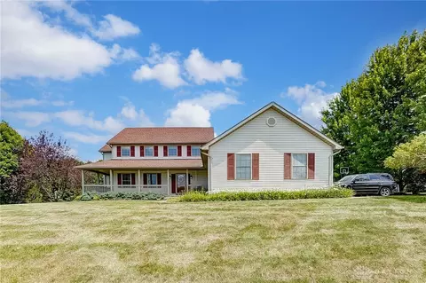 Exterior - 3236 Windy Ridge Dr, Springfield, OH 45502 photo 3 of 11