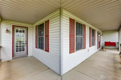 Exterior - 3236 Windy Ridge Dr, Springfield, OH 45502 photo 7 of 11