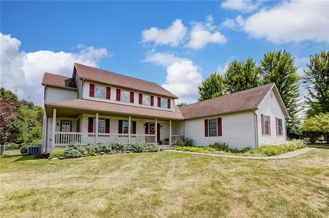 Exterior - 3236 Windy Ridge Dr, Springfield, OH 45502 photo 2 of 11