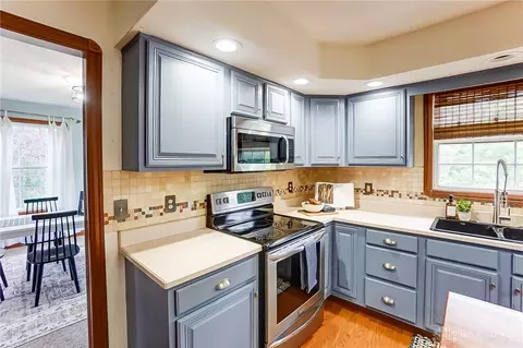 Kitchen - 3236 Windy Ridge Dr, Springfield, OH 45502 photo 4 of 5