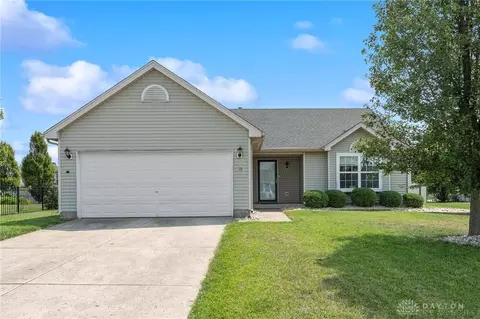 12 Meadowcrest Dr, Franklin, OH 45005