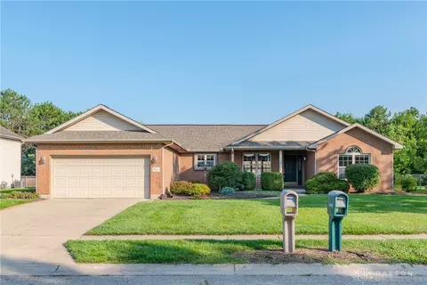 7862 Court Ridge Ln, Fairborn, OH 45324