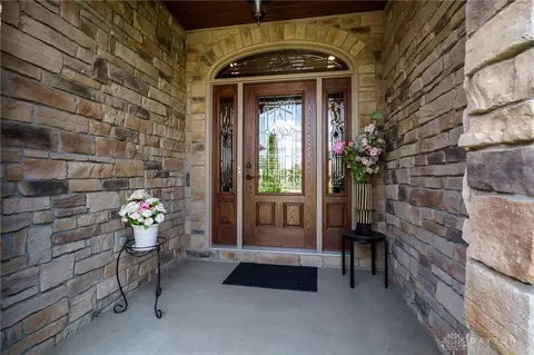 Entry Way - 1068 Windmill Ct, Troy, OH 45373 photo 2 of 8