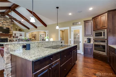 Kitchen - 1068 Windmill Ct, Troy, OH 45373 photo 5 of 10