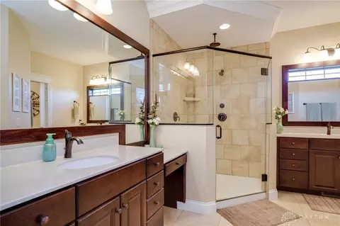 Bath - 1068 Windmill Ct, Troy, OH 45373 photo 2 of 5