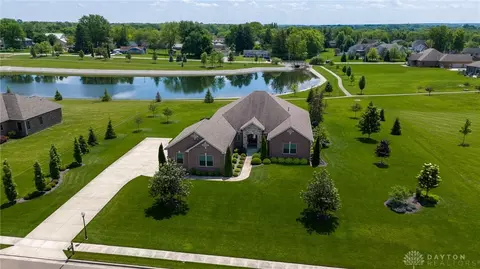 1068 Windmill Ct, Troy, OH 45373
