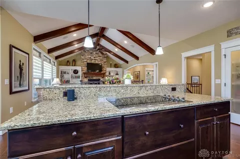Kitchen - 1068 Windmill Ct, Troy, OH 45373 photo 6 of 10