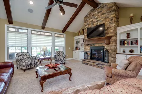 Living - 1068 Windmill Ct, Troy, OH 45373 photo 1 of 9