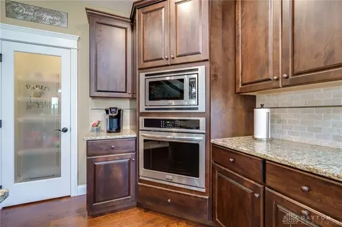 Kitchen - 1068 Windmill Ct, Troy, OH 45373 photo 7 of 10