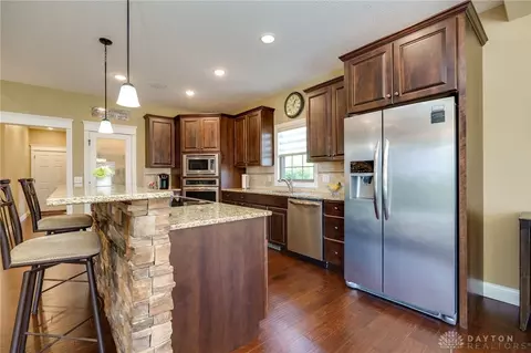 Kitchen - 1068 Windmill Ct, Troy, OH 45373 photo 3 of 10
