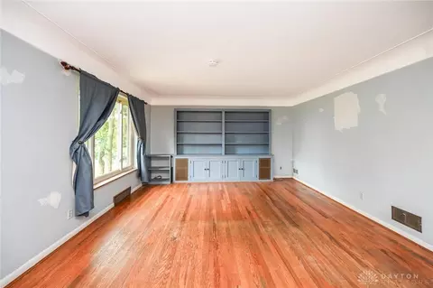 Living - 8678 Elmtree Ave, Springfield, OH 45231 photo 1 of 3