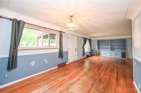Living - 8678 Elmtree Ave, Springfield, OH 45231 photo 3 of 3