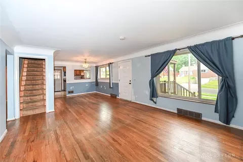 Living - 8678 Elmtree Ave, Springfield, OH 45231 photo 2 of 3