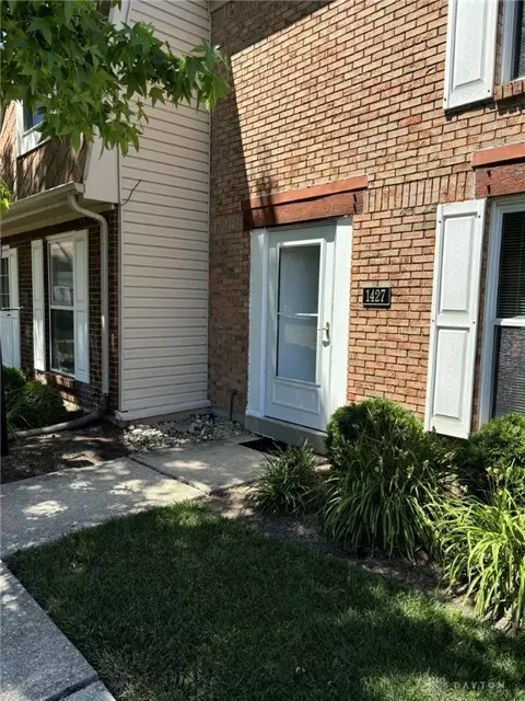 1427 Crown Point Ct, Dayton, OH 45434