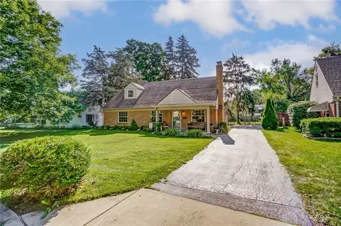 724 Oakview Dr, Dayton, OH 45429