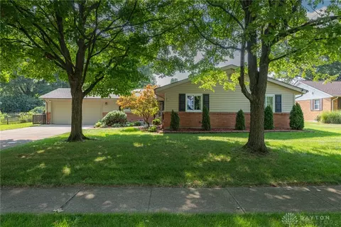 4725 Briar Knoll Dr, Kettering, OH 45429 photo 3