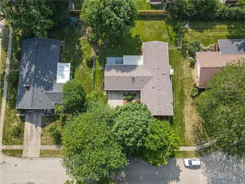 4725 Briar Knoll Dr, Kettering, OH 45429 photo 2