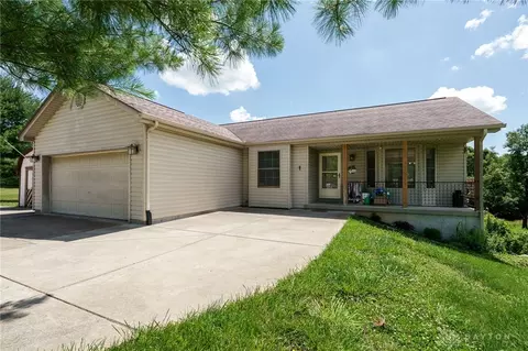 7962 Hetzler Rd, Germantown, OH 45327