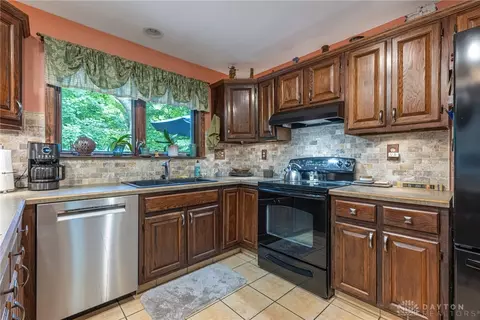 Kitchen - 7800 Stanley Mill Dr, Centerville, OH 45459 photo 2 of 2
