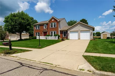1923 Laddie Ct, Xenia, OH 45385
