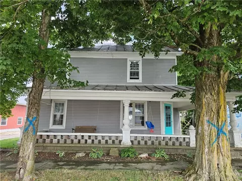 104 N Main St, Palestine, OH 45352