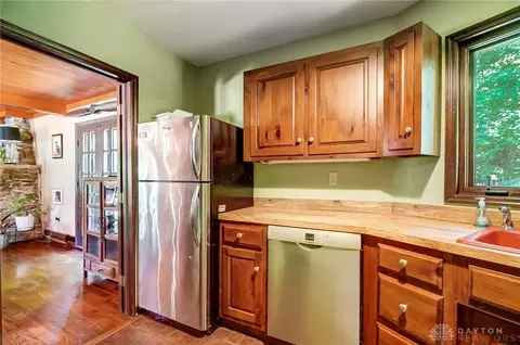 Kitchen - 2259 E Alex Bell Rd, Centerville, OH 45459 photo 5 of 6