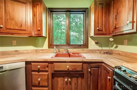 Kitchen - 2259 E Alex Bell Rd, Centerville, OH 45459 photo 4 of 6