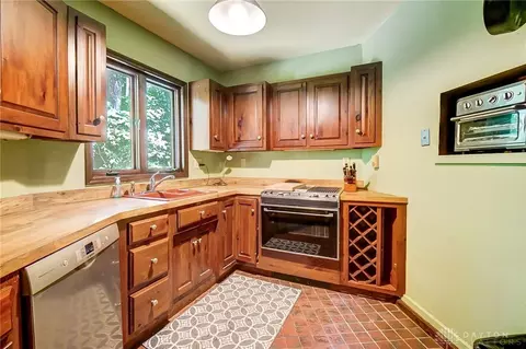 Kitchen - 2259 E Alex Bell Rd, Centerville, OH 45459 photo 2 of 6