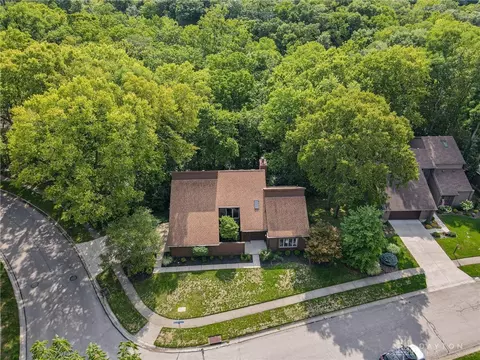 View/Area - 8231 Rhine Way, Centerville, OH 45458 photo 3 of 9