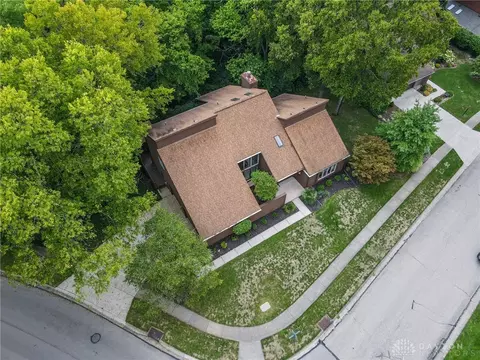 View/Area - 8231 Rhine Way, Centerville, OH 45458 photo 2 of 9
