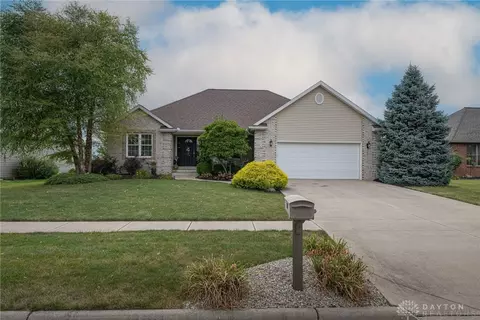 512 Palm Dr, Findlay, OH 45840