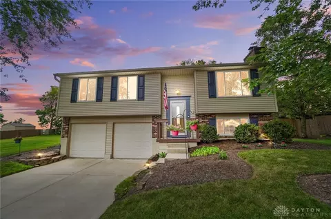 5800 Summersweet Dr, Clayton, OH 45315